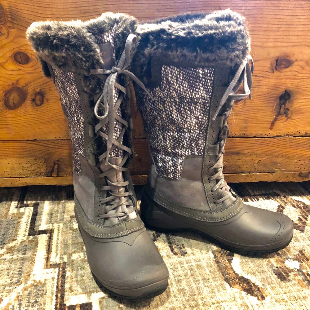 Snow boots
